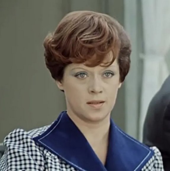 Фотография из свободных источников интернета. Фильм "Служебный роман"