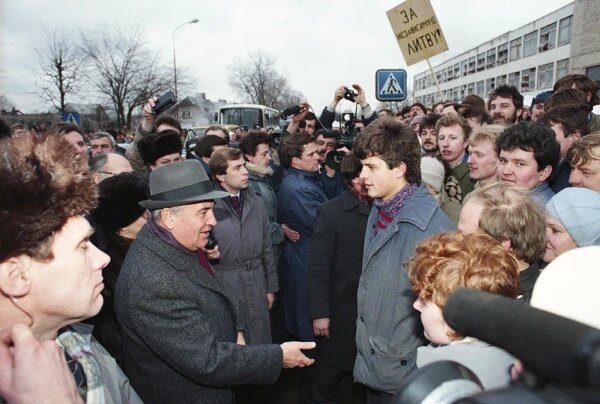Михаил Горбачёв выступил с инициативой о заключении нового союзного договора. Фото © ТАСС / Владимир Завьялов, Юрий Лизунов