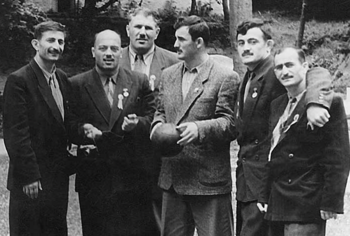 Ведущие грузинские борцы 1950-х: Вахтанг Балавадзе, Давид Цимакуридзе, Арсен Мекокишвили, Гиви Картозия, Георгий Схиртладзе, Мириан Цалкаламанидзе