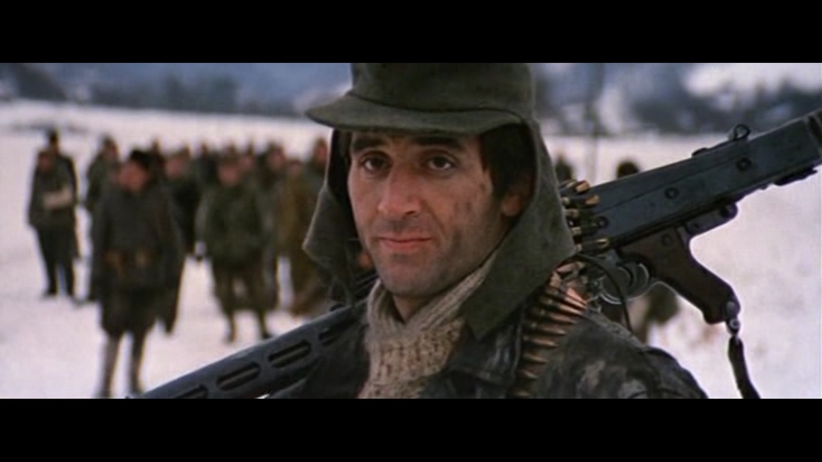 Партизанский пулеметчик с MG-42. Кадр из фильма