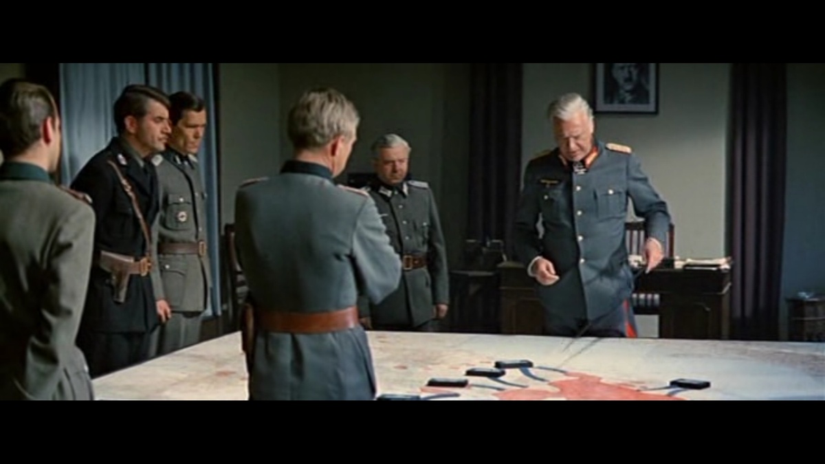 Совещание у генерала Лоринга. Кадр из фильма