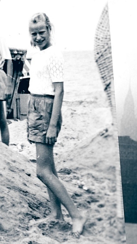 Айрис в детстве.