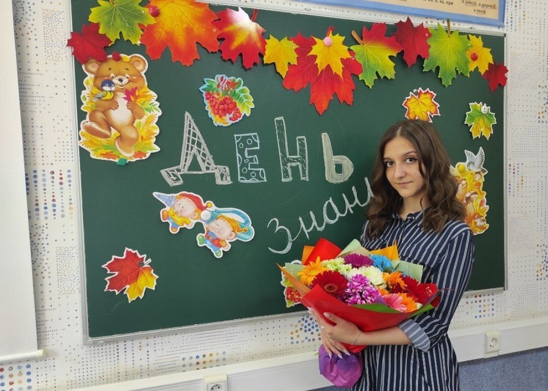 Героиня этого интервью - Мария Николаевна, учитель начальных классов, которая уже больше 4 лет учит деток в рязанской школе. После выхода в декрет Мария окончила высшее образование, стала работать на дому репетитором и самостоятельно изготавливает методические пособия