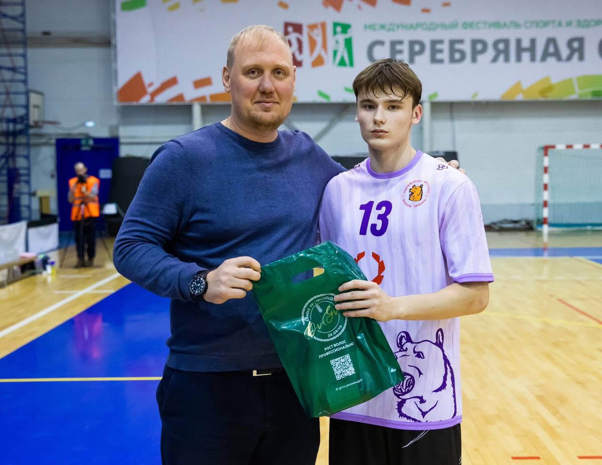    Лучший игрок матча с "Зилантом": с директором казанского клуба Константином Горбуновым