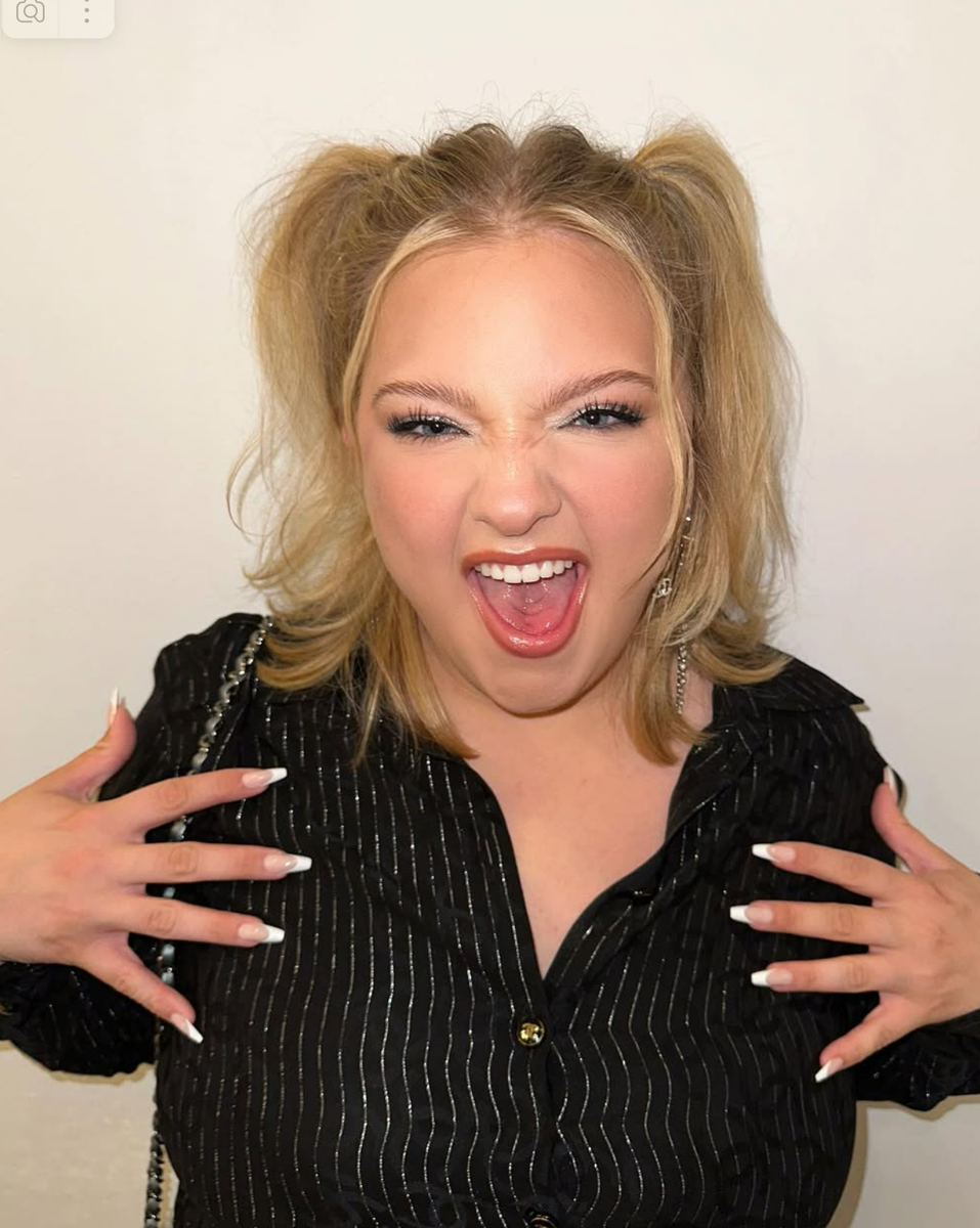 Франческа Скорсезе что-то хочет до нас донести. Фото с личной страницы. Листайте галерею