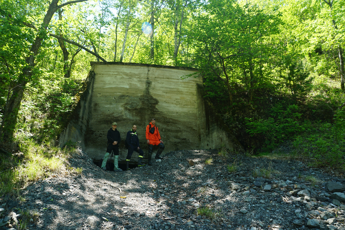 Бетонное портальное сооружение