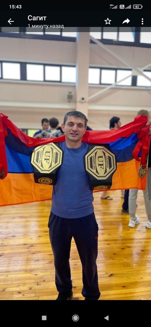 Анашуван Туманян с флагом Арсмении на чемпионате в России. Просто у бойцов ММА принято хвалиться национальными корнями. Но они не националисты! Нет!