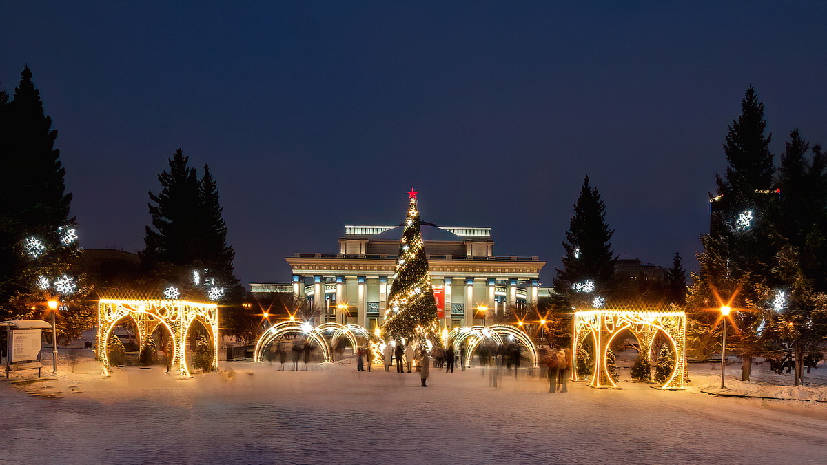 Театральный сквер. Новосибирск. Фотография - www.openmainphoto.ru