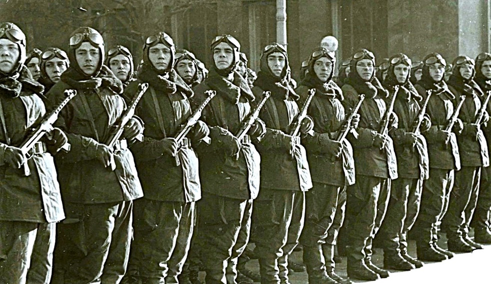 Советские десантники. Осень 1942 года. Источник: https://vk.com/wall-124406564_4211?z=photo-124406564_457245557%2Fwall-124406564_4211 