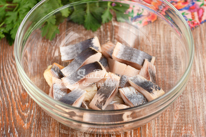 Закуски из селедки, которые вас точно удивят сочетанием продуктов и вкусом (4 варианта)