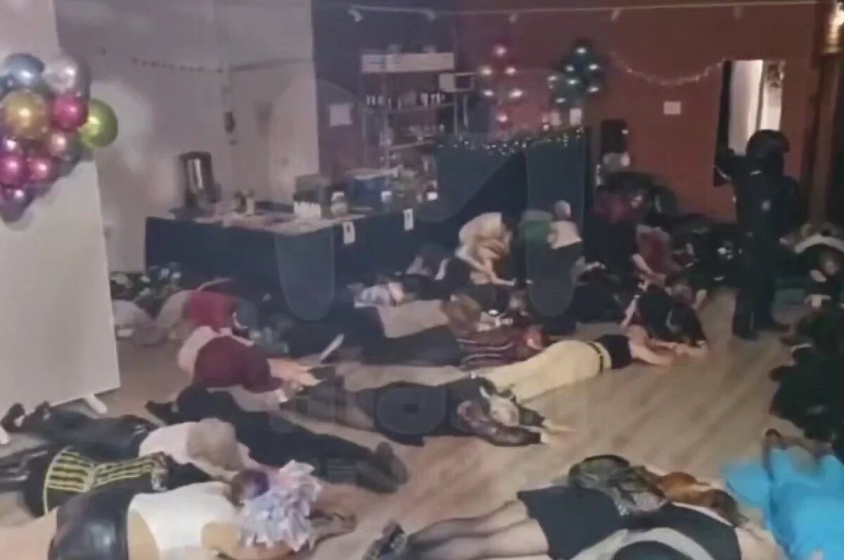    Петербургские силовики сорвали ЛГБТ*-вечеринку в ДК им. Крупской