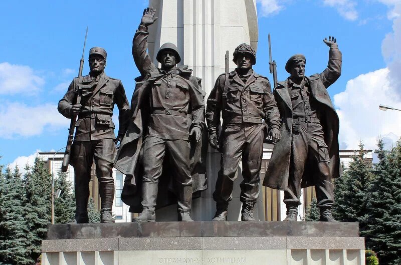 Памятник российским воинам. От героев былых времён до героев нашего времени (фото из открытого источника Яндекс).