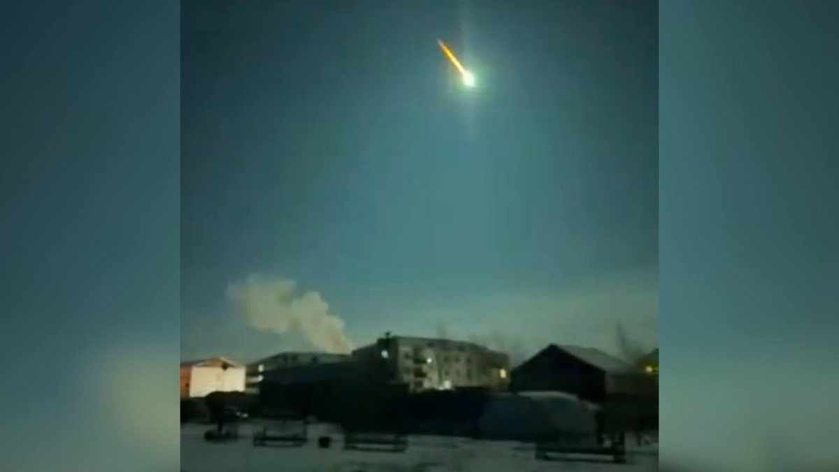 Фото сделано свидетелем , это тот самый метеорит.