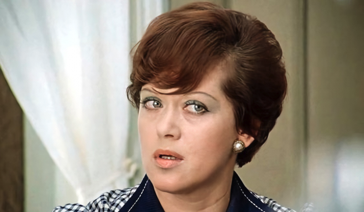    Алиса Фрейндлих. Кадр из фильма "Служебный роман" (1977)