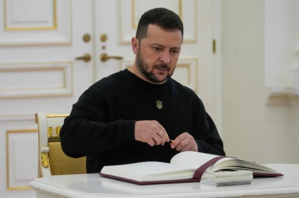    Боуз: Зеленский был единственным на открытии Нотр-Дама без костюма