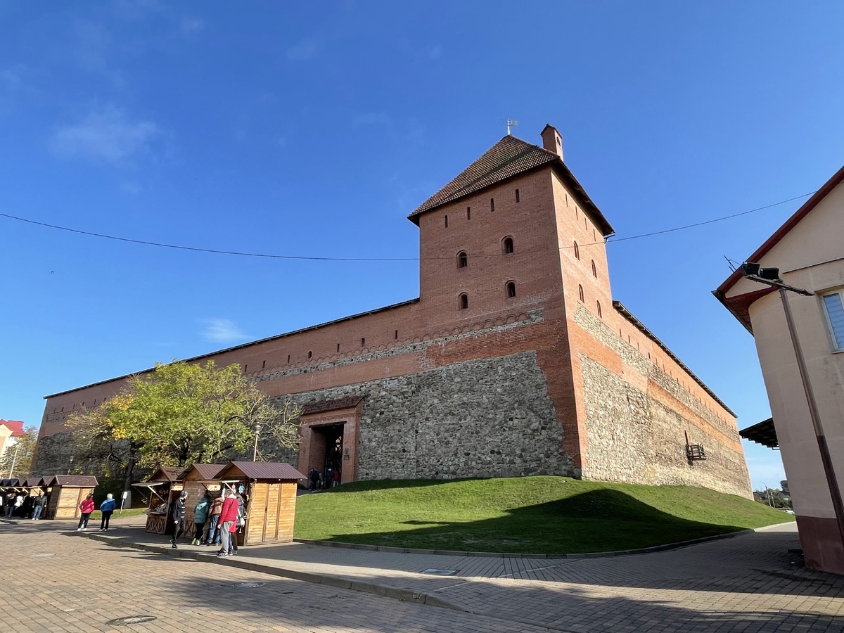 Лидский замок - настоящий средневековый замок, за всю свою историю выдержал несколько битв.