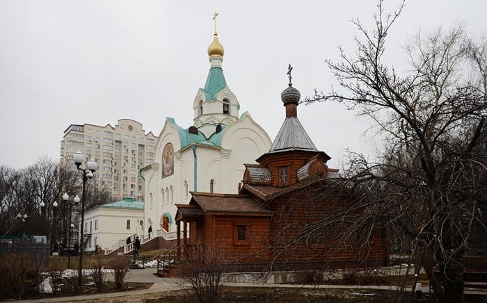 Единственный в мире храм, освященный в честь первого русского патриарха Иова, расположен на столичном подворье Старицко-Успенского монастыря 
