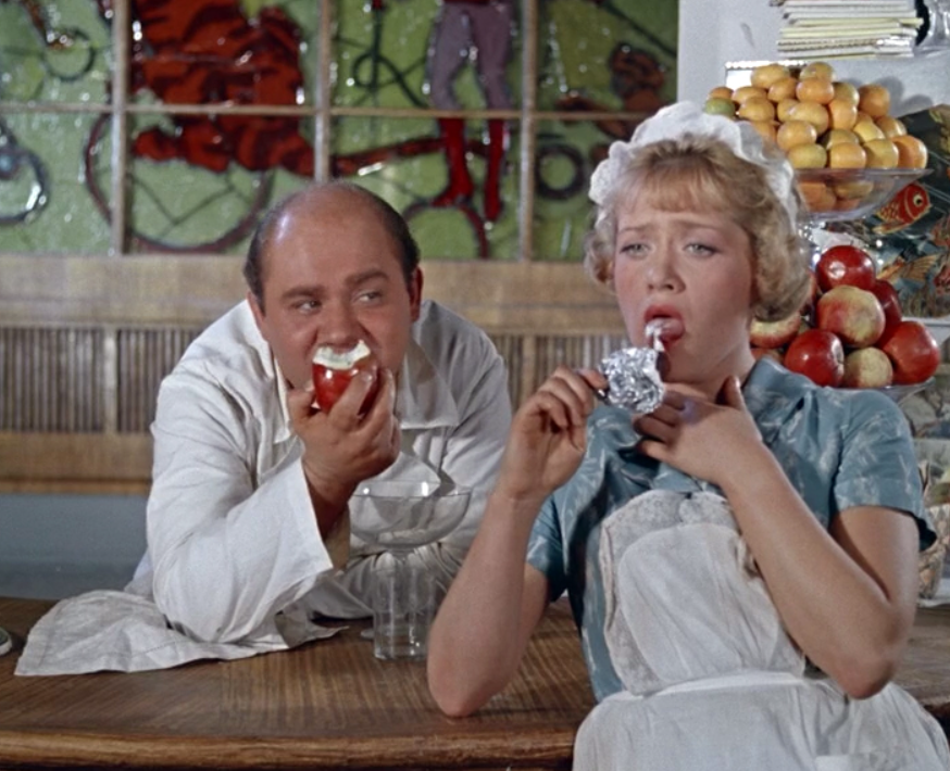 Кадр из фильма «Полосатый рейс», 1961 год. Фото: Кинориум