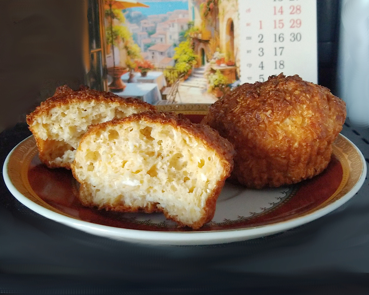 И вовсе необязательно отказывать себе в прекрасном! Кокосовые кексы от Людмилы Б. Рецепт в нашей Большой Подборке! 