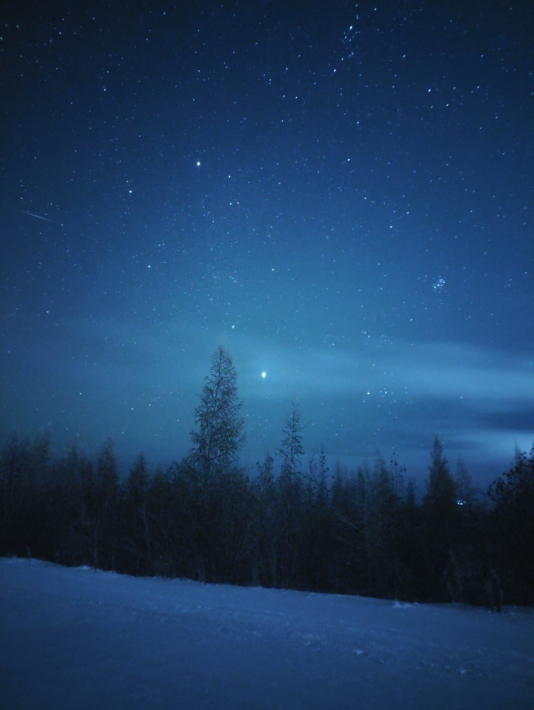 Вот так выглядит северное сияние, когда относительно светло