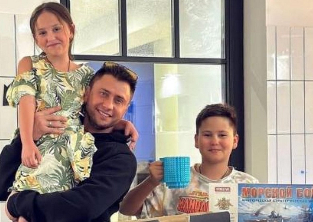 Павел Прилучный с дочкой Мией и сыном Тимофеем. Фото: соцсети
