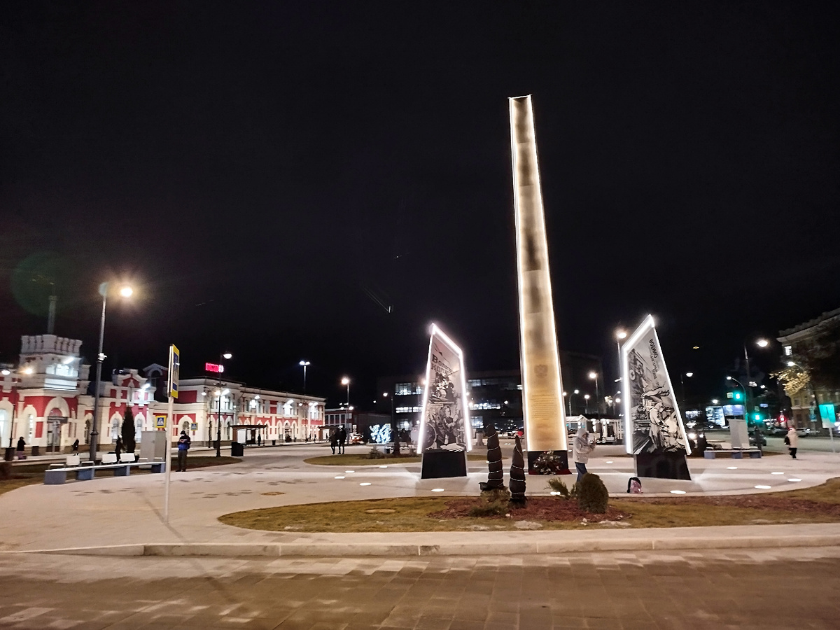 Вологда, площадь Бабушкина. Стела "Город трудовой доблести", фото от 04.12.2024