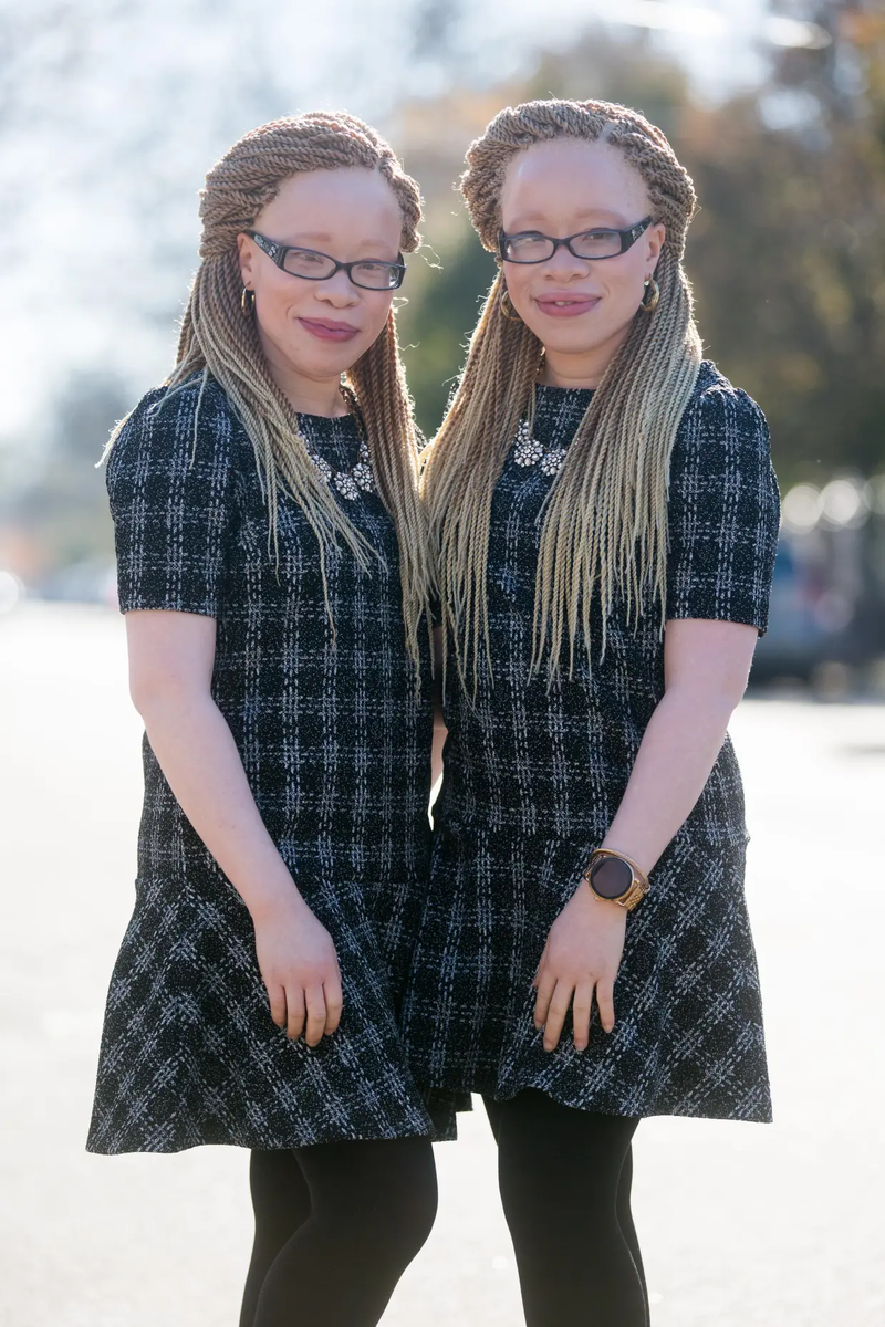 Сестры олсен. Identical twins / близняшки -. Две девочки близняшки. Девушки близнецы. Twin bad.