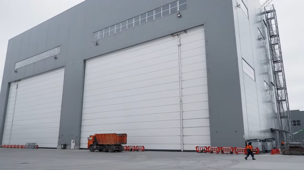 Честное слово, КАМАЗ на фото не игрушечный