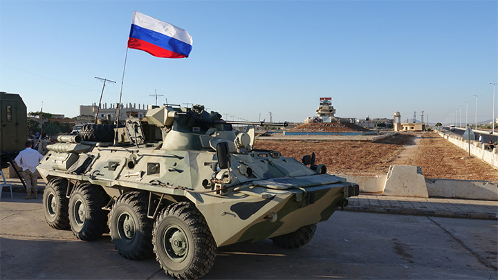    Российский флаг в Сирии уважали и хорошо знали и друзья, и враги. Но возможен ли был у русской эпопеи в этой арабской стране позитивный исход? Фото: Friedemann Kohler/dpa/Global Look Press