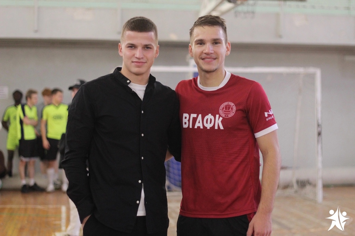 Максим Костюк справа