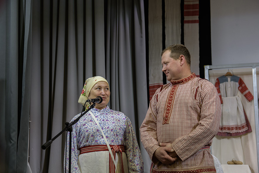 Руководитель Дебёсской лаборатории традиционной культуры Галина Опарина и Алексей Тронин