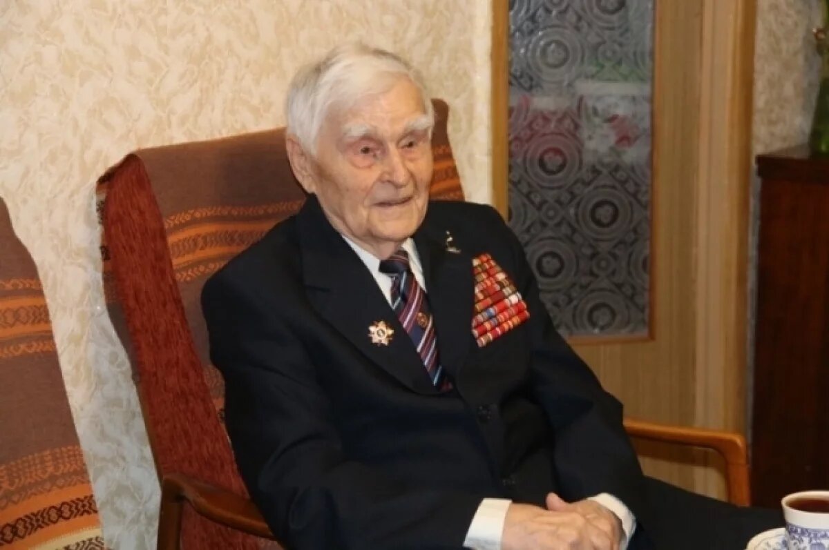    В Туле ветерана ВОВ поздравили с 83-й годовщиной обороны города