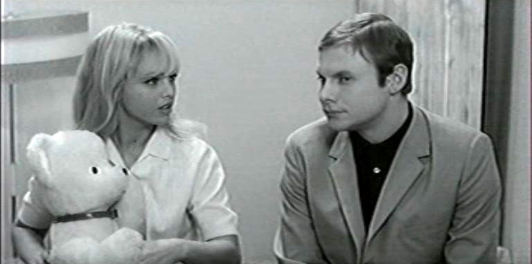 Кадр из фильма "Впереди день" взят для иллюстрации из Яндекс Картинки.