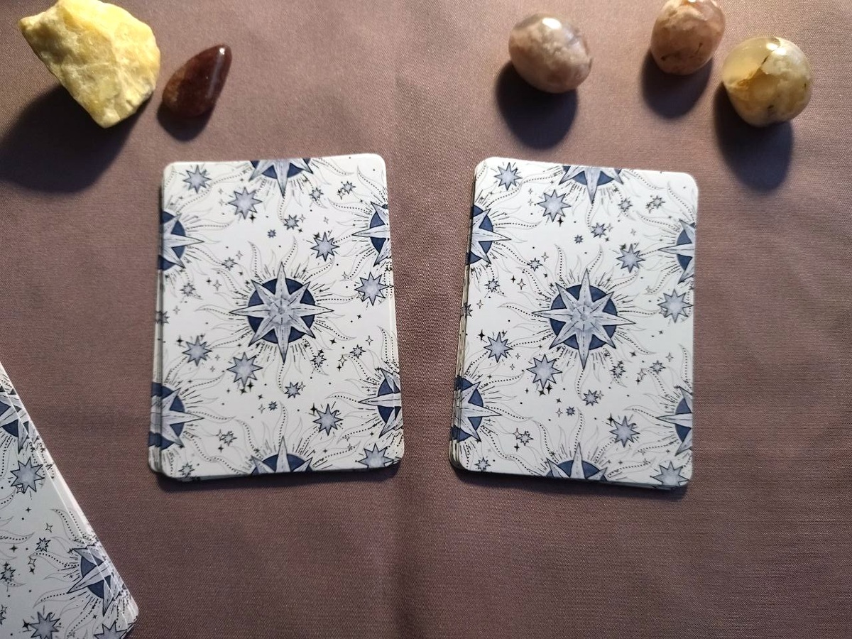 Фото расклада, оракул Ленорман. Два варианта (нумерация слева направа).