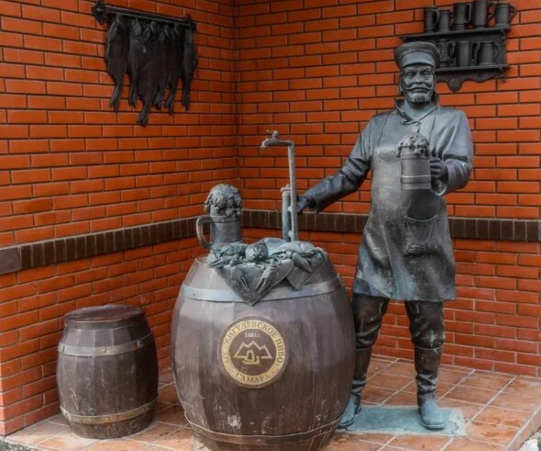 Памятник пивовару Жигулёвского пивзавода