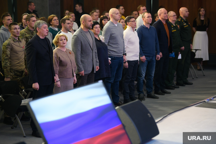    Даже в выходной Жогу не оставили без компании