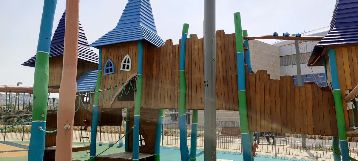 Материалы - дерево, металл