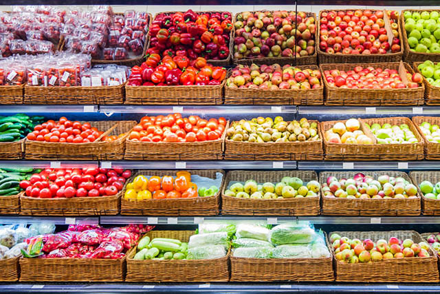 Гипермаркеты Твери проверяют на наличие мраморных клопов и персиковых плодожорок