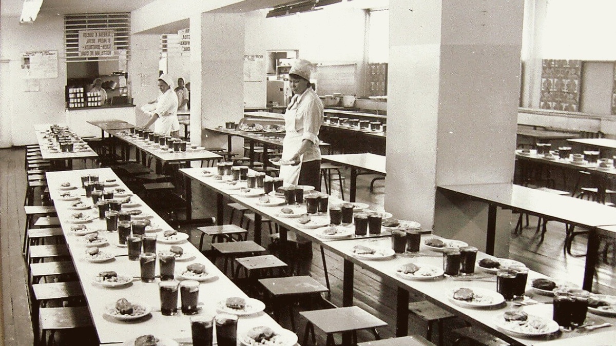 Школьная столовая в СССР