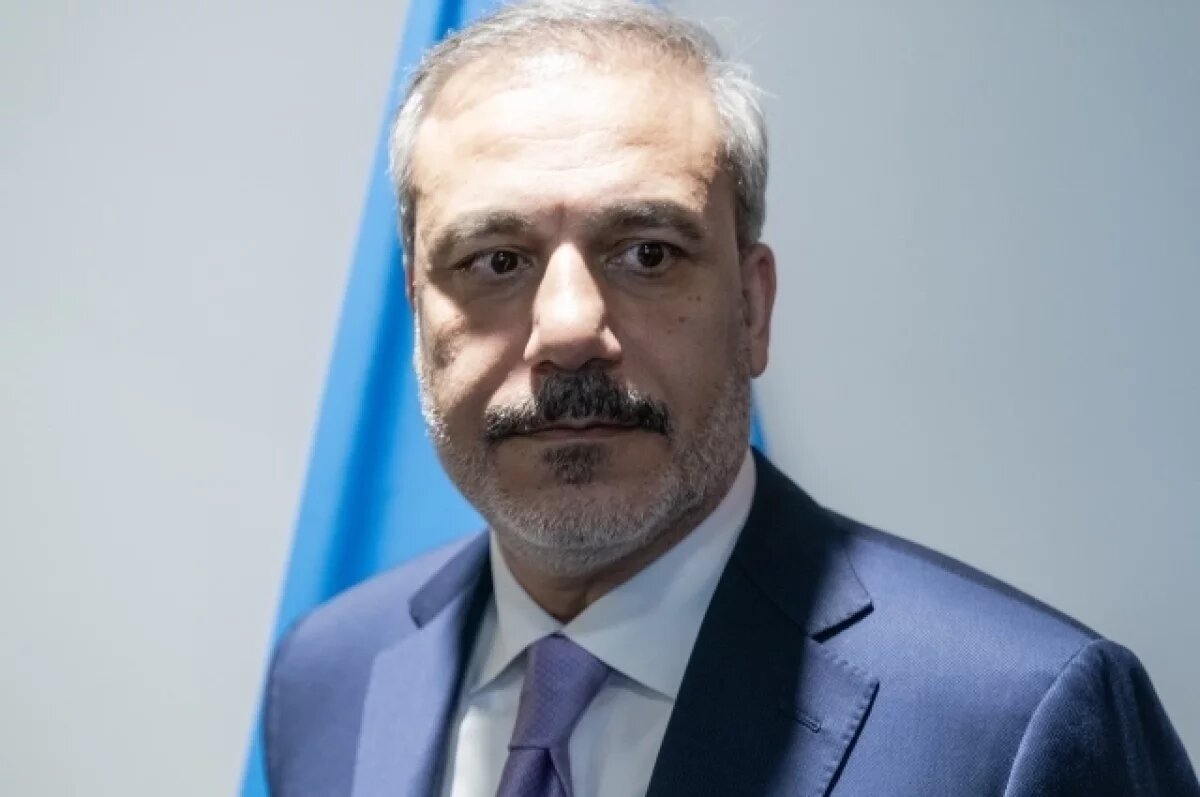    Глава МИД Турции Фидан: возможно, Асад находится за пределами Сирии