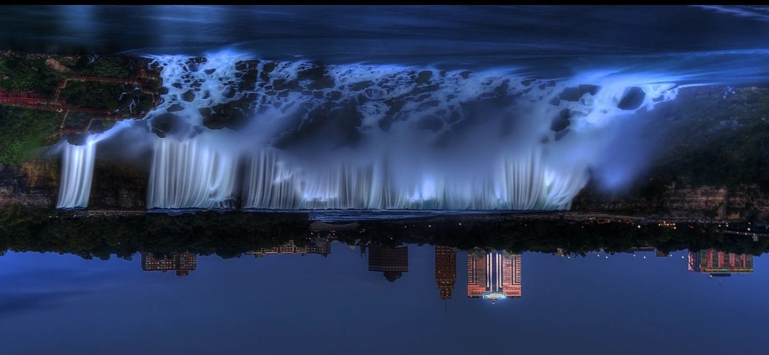 Ниагарский водопад ночью.