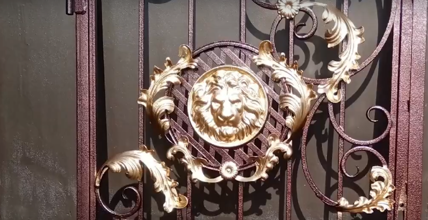     Кузнец из Ужура создает удивительно красивые вещи из металла