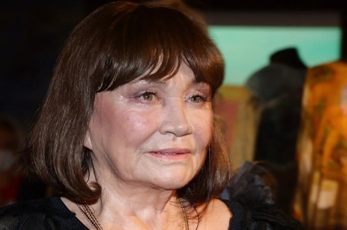    Лариса Лужина.