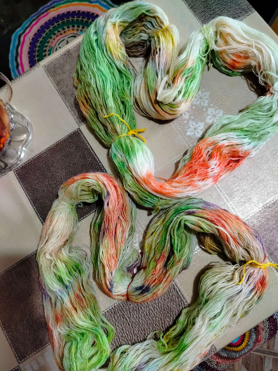 Перед вами казалось бы одинаковые пасмы, а ведь нет.