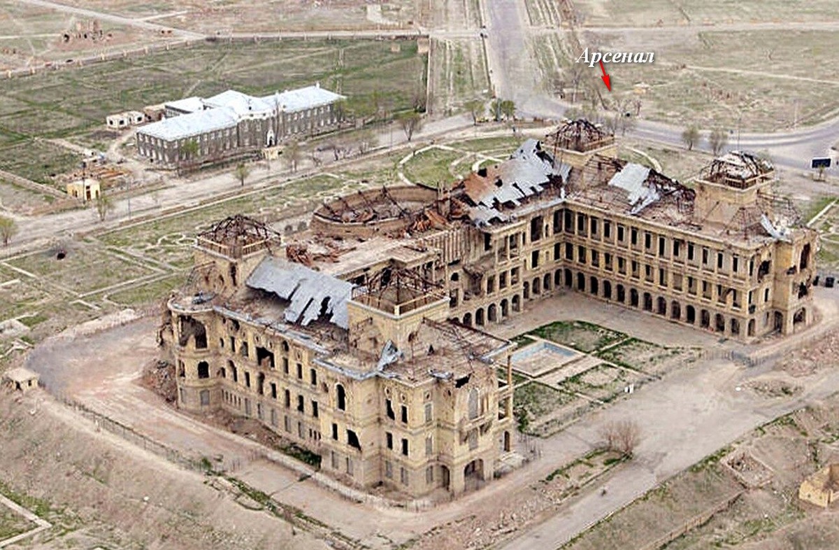 где-то в этом месте находился арсенал...