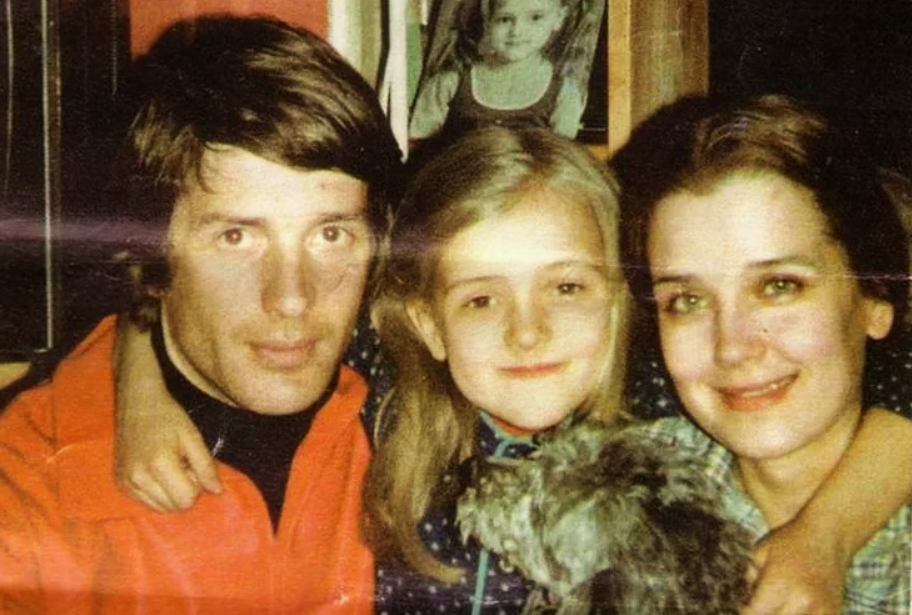 на фото Александр Абдулов и Ирина Алферова с дочерью Ксенией 