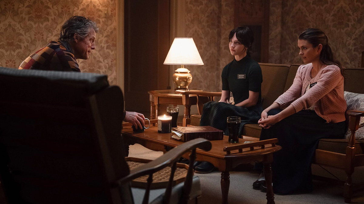 Интересный и необычный ужастик, в котором некий злодей, разглагольствуя на тему теологии будет пытаться задуть слабый огонёк веры в неокрепших юных умах. Ну и заодно заронить зерно сомнения в душу зрителя