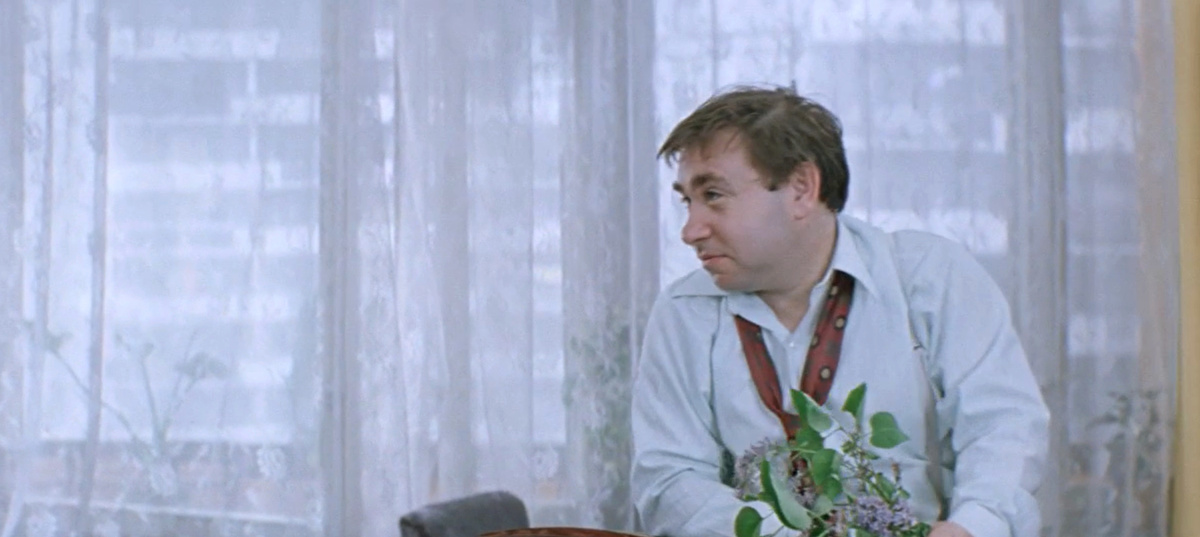 Кадр из кинофильма "Сто грамм для храбрости", 1976 г., режиссеры Борис Бушмелев, Анатолий Маркелов, Георгий Щукин, сценаристы Григорий Горин, Николай Пушков, Виктория Токарева, композиторы Алексей Рыбников, Карэн Хачатурян (скриншот)