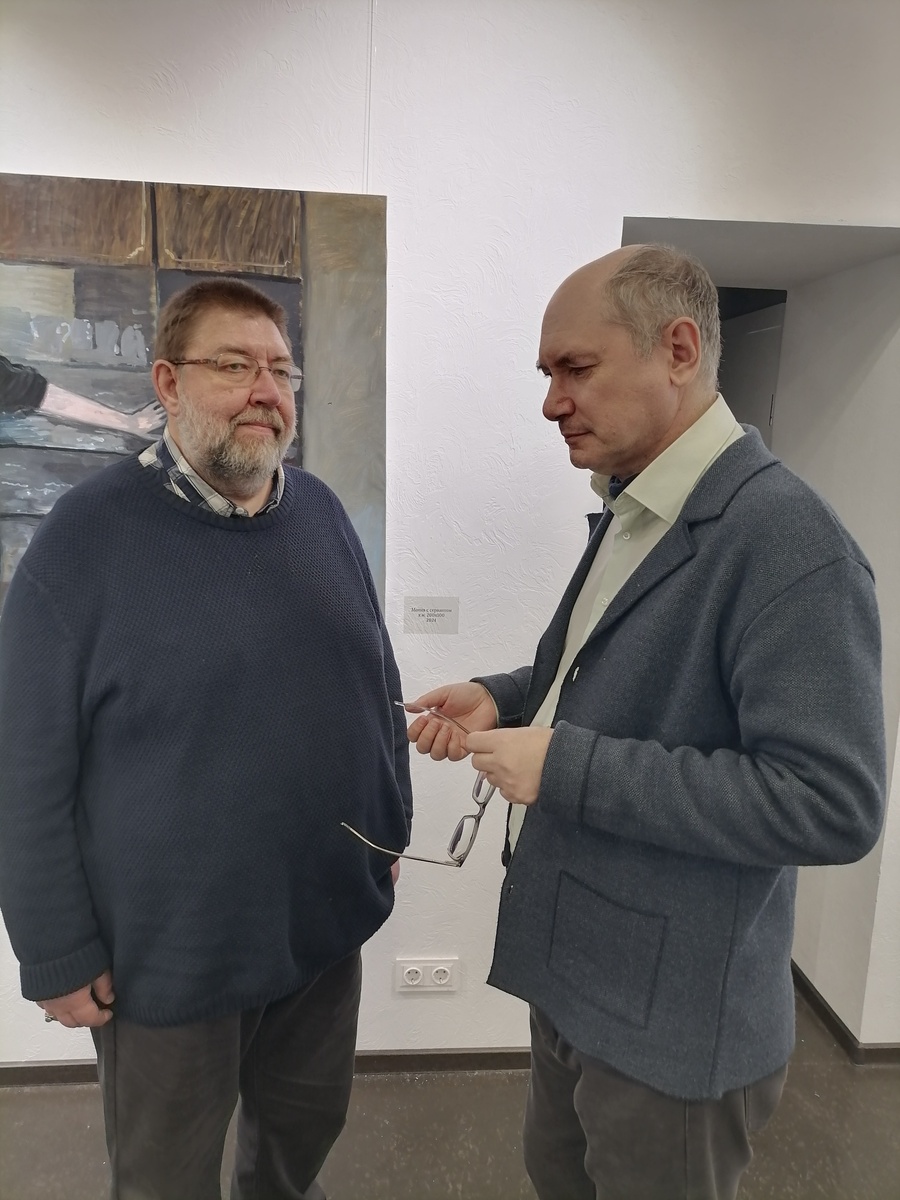 Поэты Алексей Пурин и Алексей Машевский в петербургской галерее "Сети"