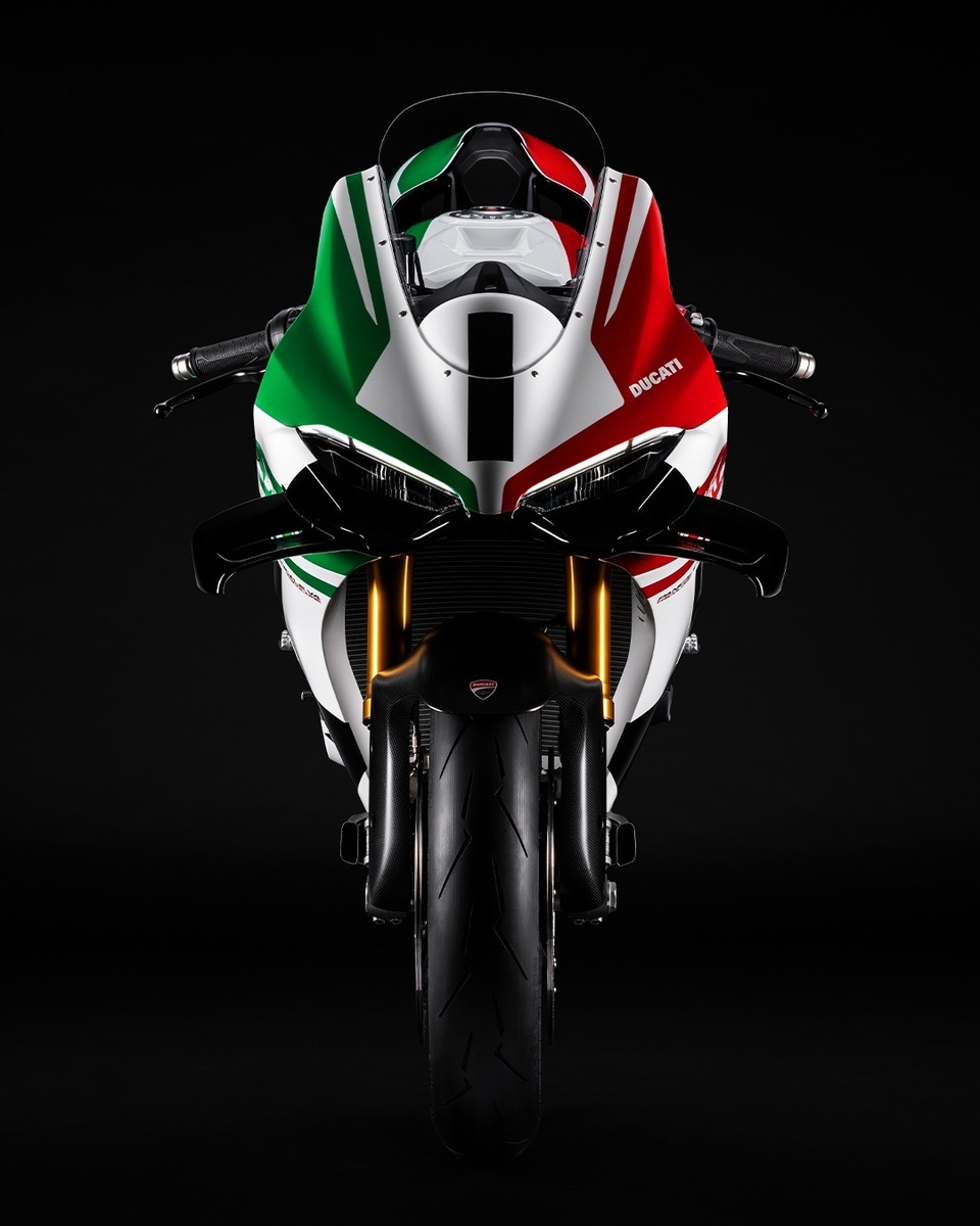 Абсолютно новый Ducati Panigale V4 Tricolore, построенный на базе Panigale V4 S 2025 модельного года